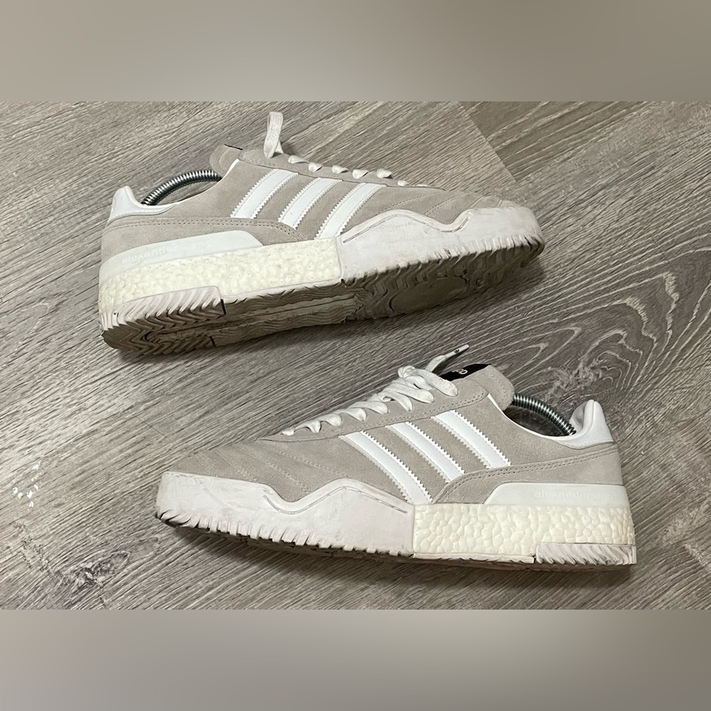 adidas AW B-Ball Soccer
Alexander Wang Clear Granite size 10